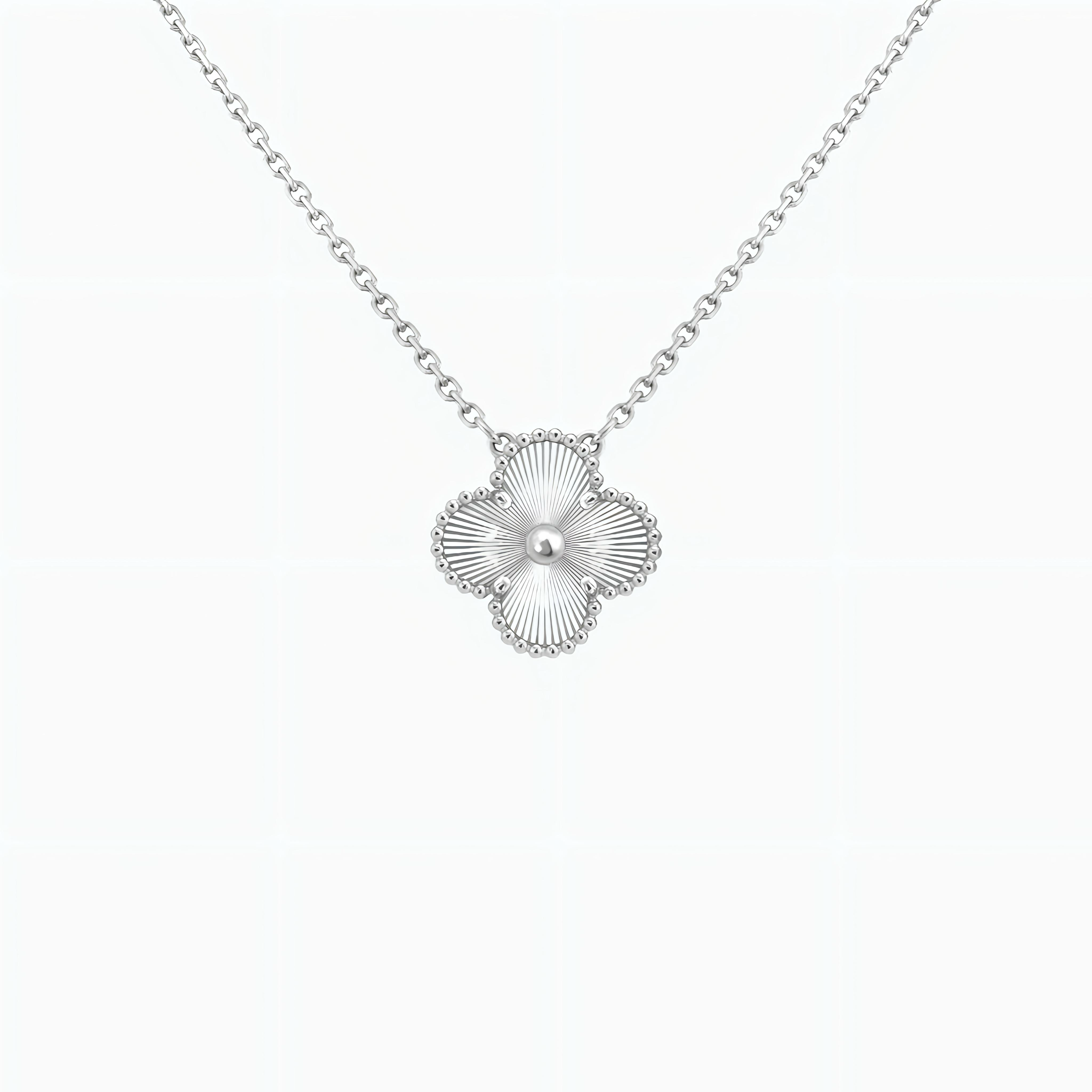 Collier Trèfle gravé